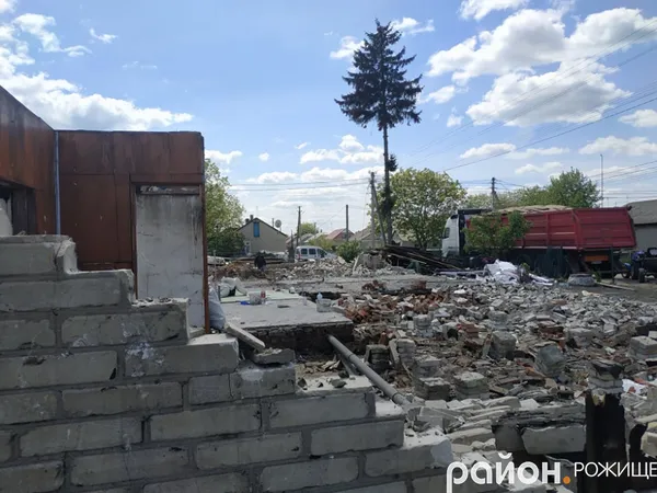 Пожежа у Рожищі: на чоловіка обвалилася стіна будинку (фото)