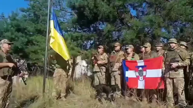 Волинські тероборонівці підняли синьо-жовтий стяг на Донбасі (відео)