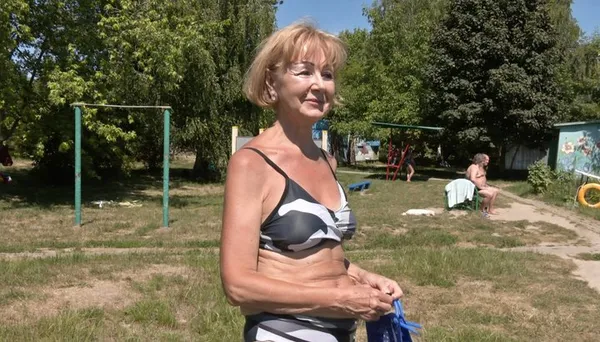 Водорості плутають ноги: в якому стані центральний пляж Луцька (відео)