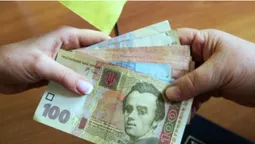 До 1000$ ще далеко. Скільки реально заробляють листоноші "Укрпошти" на Волині? (відео)