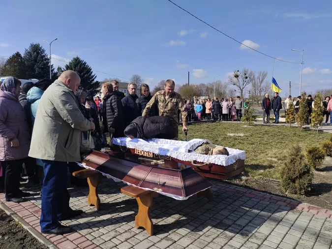 На Волині попрощалися із померлим воїном Миколою Тимощуком (фото)