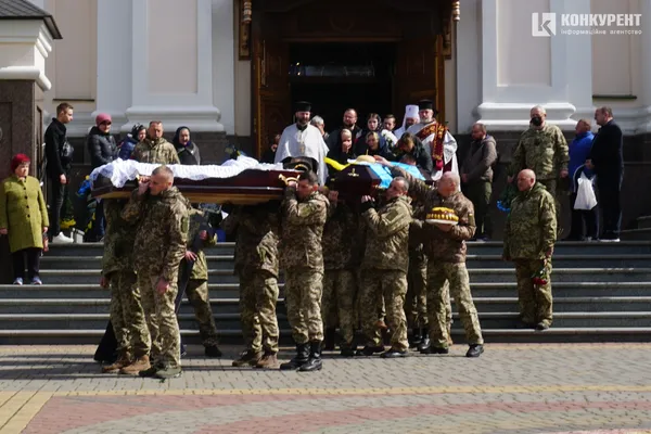 Луцьк на колінах: попрощалися з двома полеглими Героями (фото, відео)