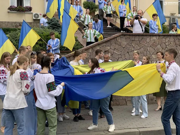 День прапора: як у Луцьку піднімали державний стяг (фото)