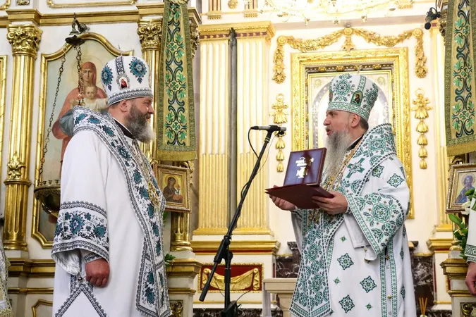 Епіфаній вручив Михаїлу орден Святителя Миколая Чудотворця (фото)