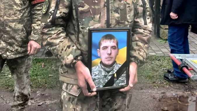 Назавжди 40: на Волині провели в останню дорогу воїна Романа Нікітчика (фото)