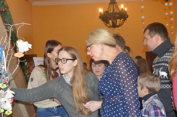 ...або придбати щось ручної роботи
