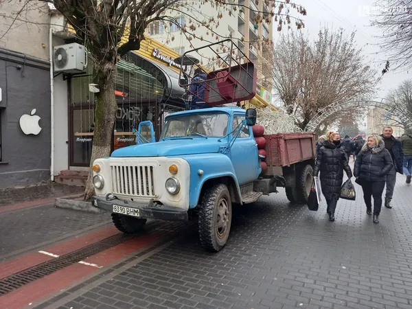 На вулиці Лесі Українки в Луцьку почали з’являтися янголи (фото)