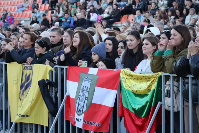 Збирали гроші на «сотку»: в Ковелі відбувся концерт рок-гурту KOZAK SYSTEM (фото)