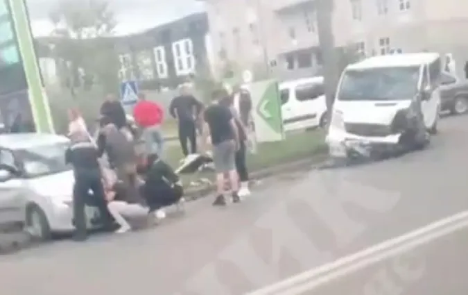 У Луцьку – аварія біля «OKKO»: водія довелося діставати із салону (відео)