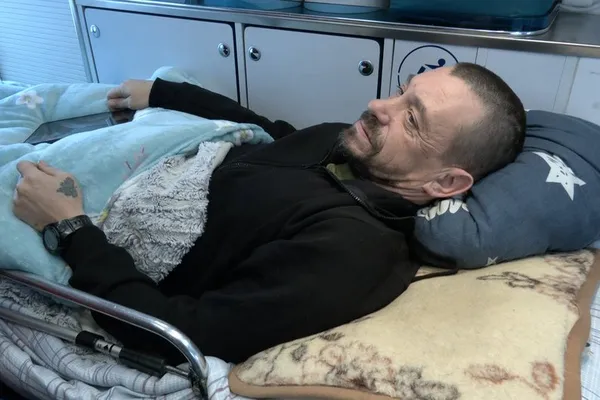 Турбується як про рідних: лучанка привозить додому поранених бійців (відео)