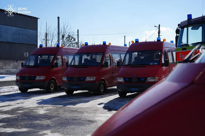 Швейцарський волонтер привіз волинським рятувальникам спецтехніку та спорядження (фото)