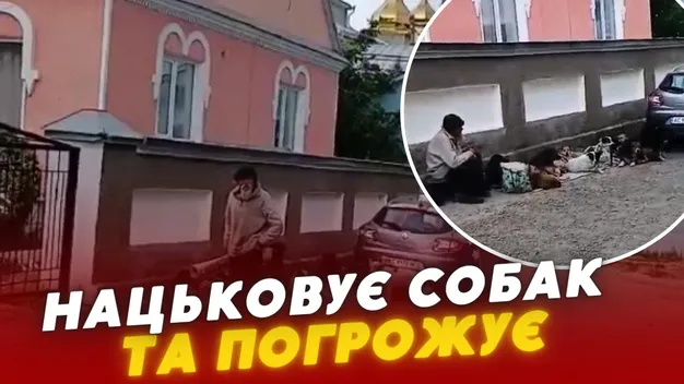 Матюкає, показує дупу, б'є лопатою: безхатько тероризує цілий район у Ковелі (відео)