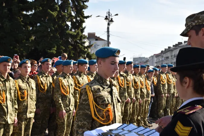 Зі зброєю і прийомами рукопашки: як приймали в Луцьку в ліцеїсти (ФОТО)