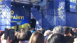 30 автобусів і Пономарьов: Тимошенко привезла до Луцька своїх людей (фото)