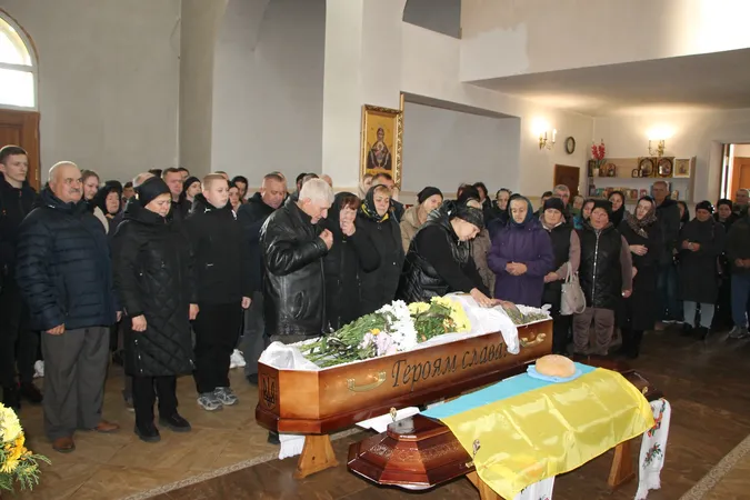 На Волині попрощалися із 46-річним воїном Володимиром Євпаком (фото)