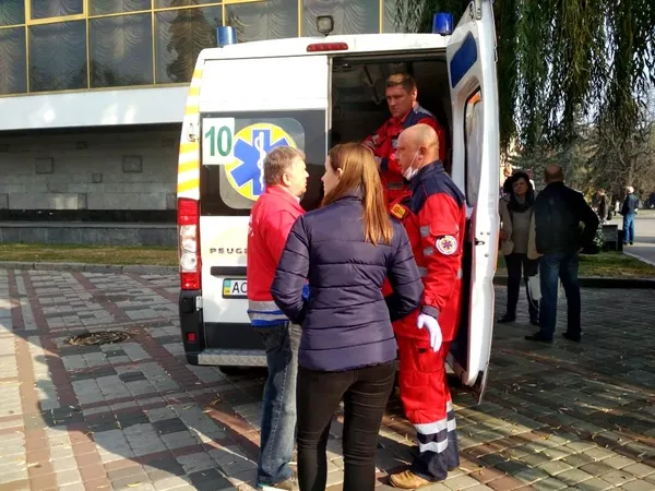У центрі Луцька безкоштовно оглядають груди (фото)