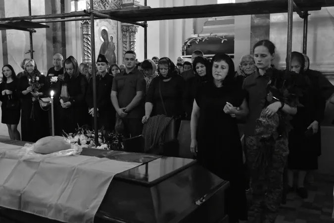 У Луцьку попрощалися із загиблим на Миколаївщині Ігорем Дуплієм (фото)