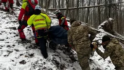 На Закарпатті ухилянт провалився у прірву, а родич покинув його у пастці (фото)