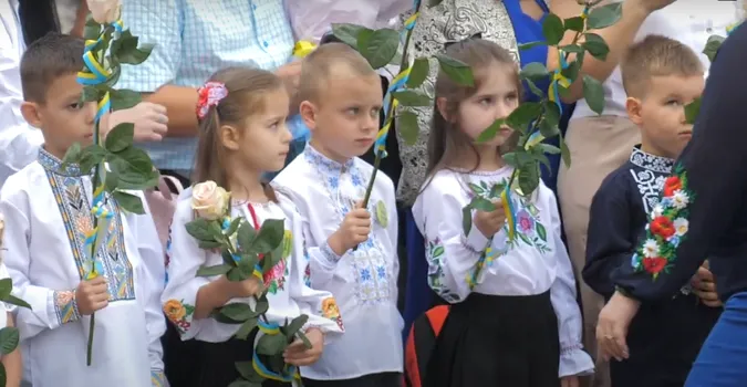 У Луцькому ліцеї №1 пролунав перший дзвінок (відео)