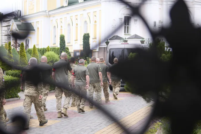 Луцьк у скорботі: громада попрощалася з Героями Святославом Смалем та Михайлом Малкушем