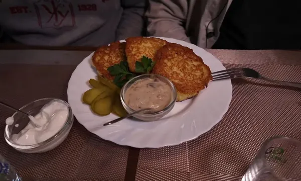 Луцькі генделики затестив американець: що йому «зайшло» (відео 18+)