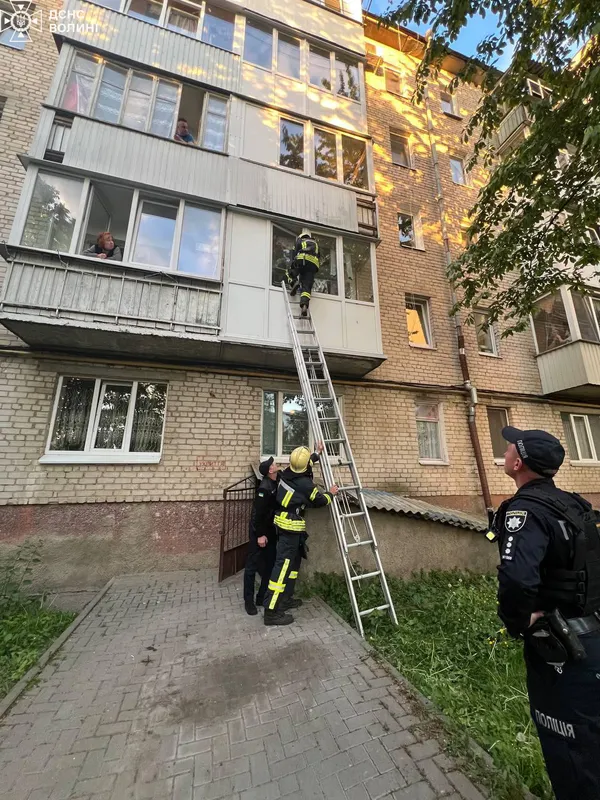 У Луцьку через забуту на вогні каструлю викликали рятувальників (фото)
