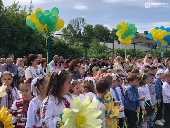 У луцькому ліцеї №9 відгуляли свято початкової школи (фото)