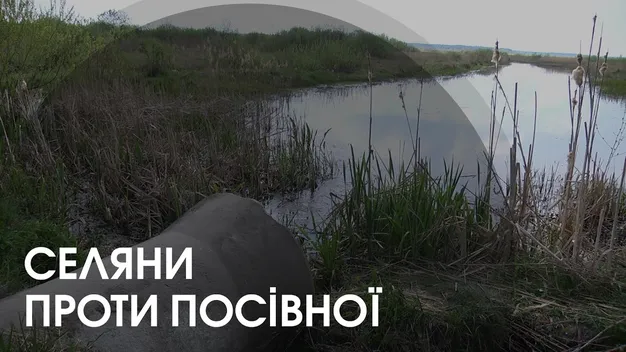 Скандал на Волині: селяни не дають фермеру засіяти поле