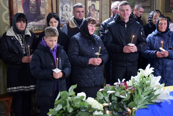 У Любешеві в останню дорогу провели прикордонника Володимира Губарика, який загинув влітку на Харківщині