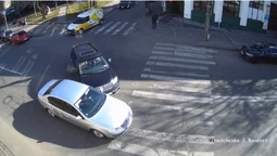 У центрі Луцька на переході зіткнулися Subaru та Volkswagen (відео)