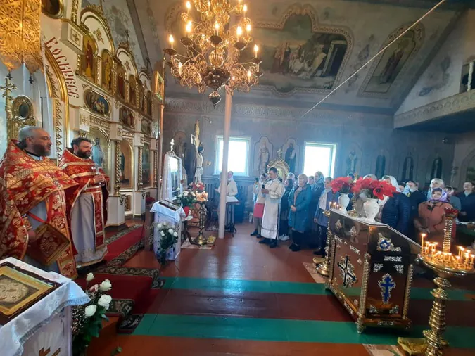 Хірург та священник Валіхновський відправив службу в храмі у Турійську (фото, відео)