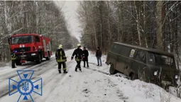 На Волині автомобіль Укрпошти злетів у кювет (фото)