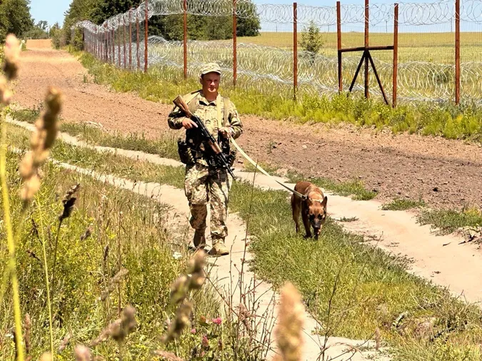 Зі штурмовиків «Люті» – в кінологи: як боєць з Волині охороняє держкордон із вівчаркою малінуа (фото)