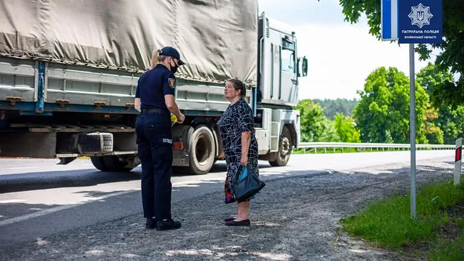 Волинські патрульні провели профілактичні бесіди із пішоходами