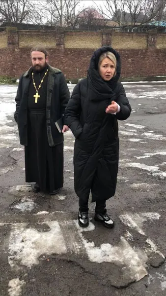 Лучани облаштували сквер для відпочинку, а церква поставила там хрест (фото)