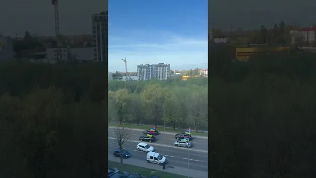 У Луцьку під час приїзду місії «На щиті» один з водіїв не пропустив кортеж повністю (відео)