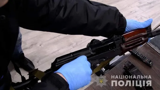 За стрільбу з автомата затримали мера Немирова (фото, відео)