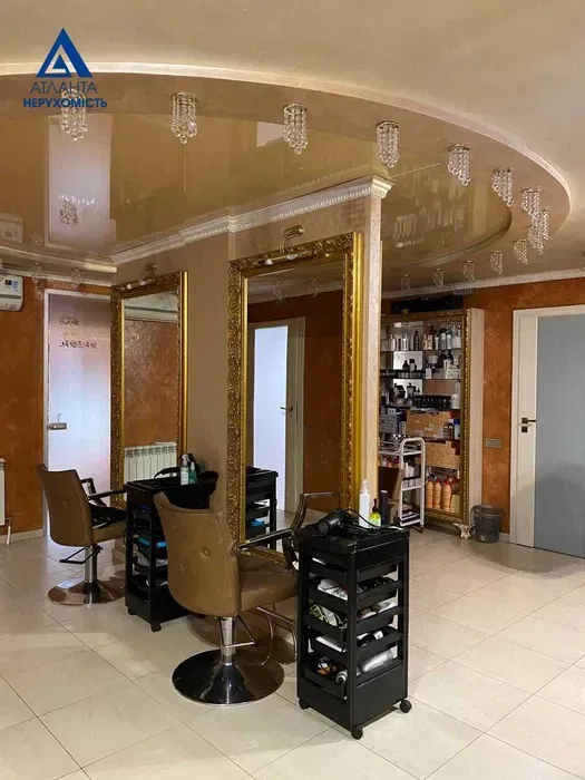У Луцьку продають приміщення салону краси за 130 тисяч доларів (фото)