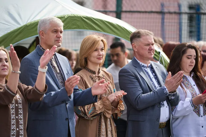Завершився навчальний рік: у Луцьку пролунав останній дзвінок (фото)