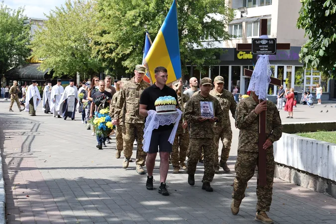 У Луцьку в останню дорогу провели молодого воїна Максима Нагорного (фото)