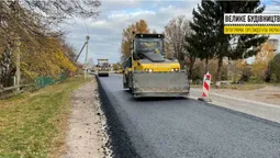 Між Війницею і Локачами асфальтують дорогу (фото)
