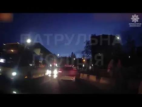 У центрі Луцька неповнолітній на Audi тікав від патрульних (відео)