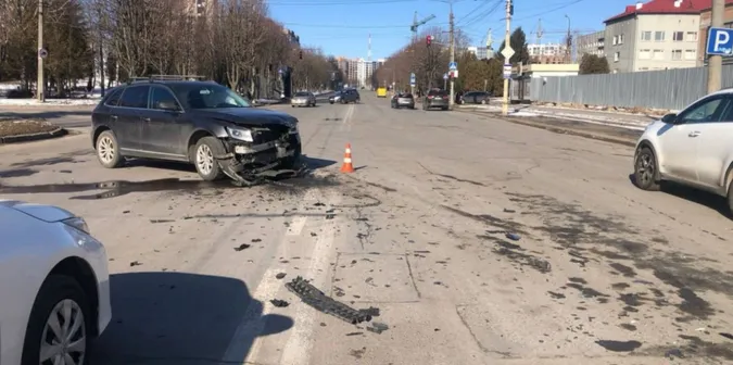У Луцьку на Відродження зіткнулися Tesla та Audi