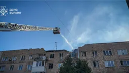 З'явилось відео влучання «шахеда» у житловий будинок у Луцьку