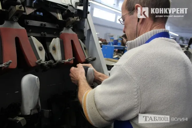 Так створюються задники. Усе залежить від роботи: один задник осідає відразу, а інший може дуже довго служити