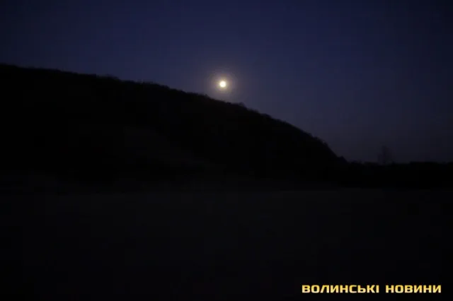 Якою на Волині побачили Суперповню або Рожевий Місяць (фото)
