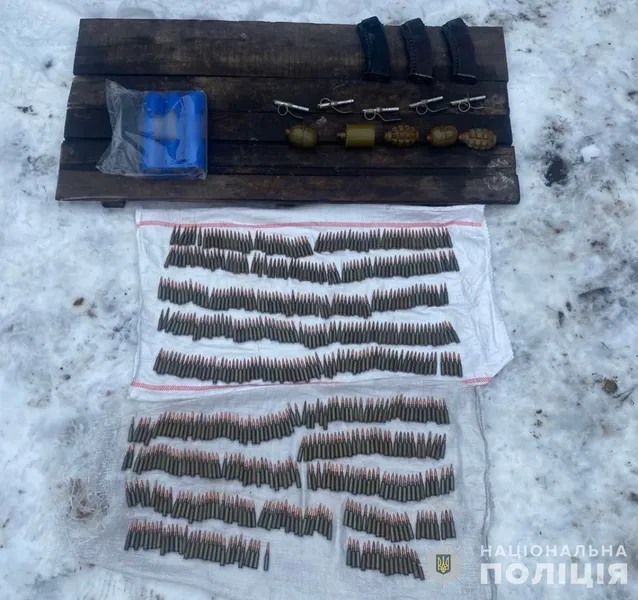 Гранати і набої: у домах двох односельців на Волині знайшли цілий арсенал (фото)