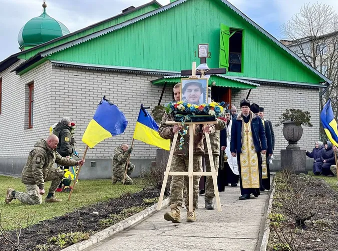 У Нововолинську провели в останню дорогу Романа Филипенка (фото)