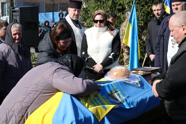 Загинув на Курщині: Волинь провела в останню дорогу воїна Андрія Мацерука (фото)