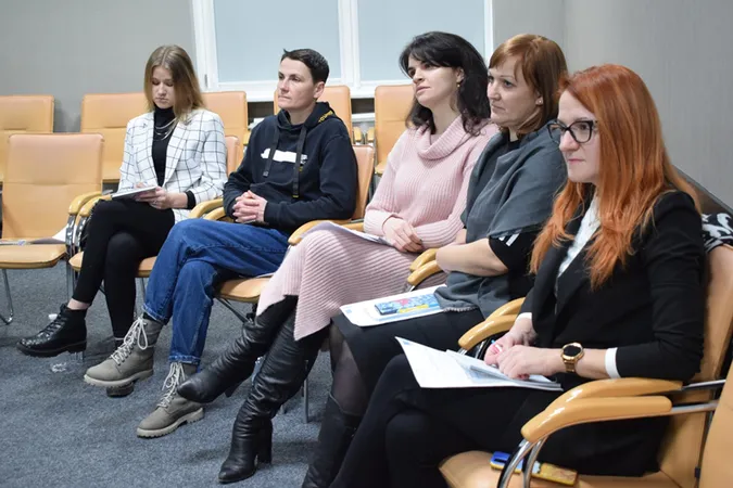 Волинські активісти та посадовці вчилися, що робити у випадку комунікаційної кризи (фото)